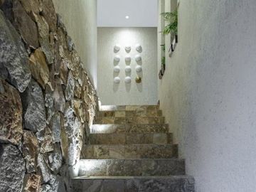 Lujosa y amplia villa en venta, exclusivo sector Vista Linda, con 1.000m2T
