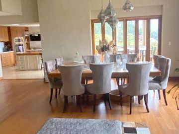 Lujosa y amplia villa en venta, exclusivo sector Vista Linda, con 1.000m2T