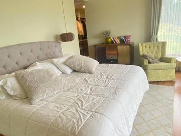 Lujosa y amplia villa en venta, exclusivo sector Vista Linda, con 1.000m2T