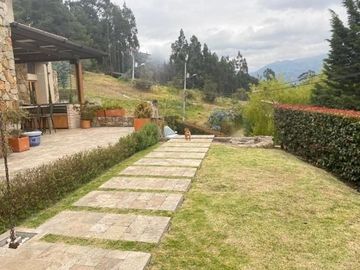 Lujosa y amplia villa en venta, exclusivo sector Vista Linda, con 1.000m2T
