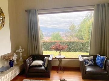 Lujosa y amplia villa en venta, exclusivo sector Vista Linda, con 1.000m2T