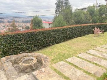 Lujosa y amplia villa en venta, exclusivo sector Vista Linda, con 1.000m2T