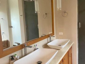 Lujosa y amplia villa en venta, exclusivo sector Vista Linda, con 1.000m2T