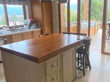 Lujosa y amplia villa en venta, exclusivo sector Vista Linda, con 1.000m2T