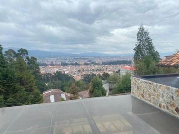 Lujosa y amplia villa en venta, exclusivo sector Vista Linda, con 1.000m2T