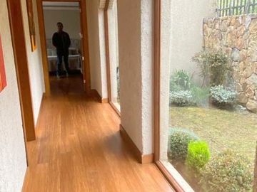 Lujosa y amplia villa en venta, exclusivo sector Vista Linda, con 1.000m2T