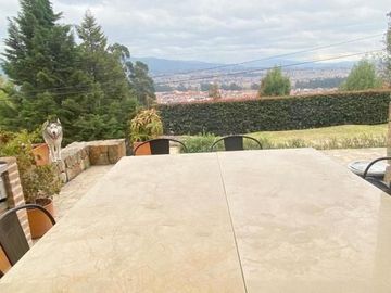 Lujosa y amplia villa en venta, exclusivo sector Vista Linda, con 1.000m2T