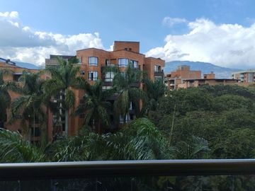 Apartamento en Venta Conquistadores Medellin Venta de Espectacular apartamento rodead