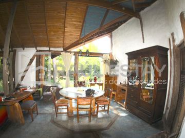 Vendemos Casa amplia con terreno de 7.897 mts/2