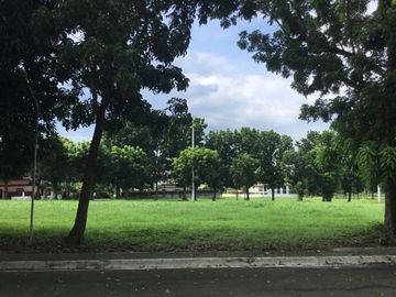 Lot In Southwoods For Sale 1.6 KM From Southwoods Exit Near The Centra Park Facing East And South