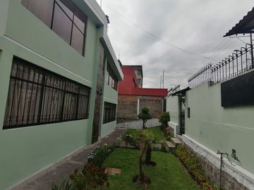 Amplia casa en Venta ideal para Casa Rentera