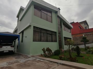 Amplia casa en Venta ideal para Casa Rentera