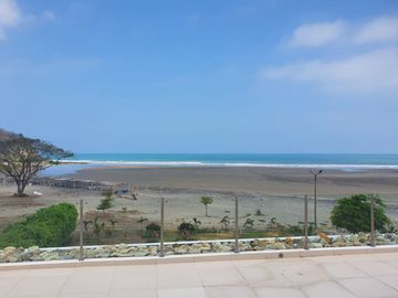 Venta de Departamento en playa Coaque. Pedernales.