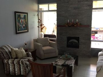 🏡VENDO HERMOSA CASA CON TERRENO 3 DORMITORIOS BARRIO LA MONTANA EN SHEL VIA PUYO BAÑOS