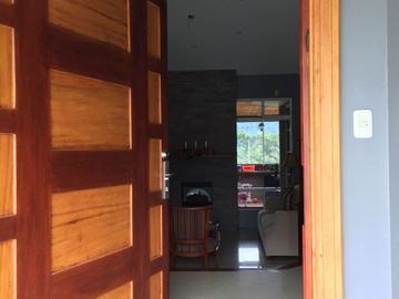 🏡VENDO HERMOSA CASA CON TERRENO 3 DORMITORIOS BARRIO LA MONTANA EN SHEL VIA PUYO BAÑOS