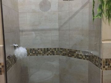 🏡VENDO HERMOSA CASA CON TERRENO 3 DORMITORIOS BARRIO LA MONTANA EN SHEL VIA PUYO BAÑOS