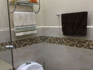 🏡VENDO HERMOSA CASA CON TERRENO 3 DORMITORIOS BARRIO LA MONTANA EN SHEL VIA PUYO BAÑOS