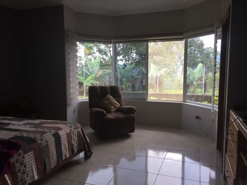 🏡VENDO HERMOSA CASA CON TERRENO 3 DORMITORIOS BARRIO LA MONTANA EN SHEL VIA PUYO BAÑOS