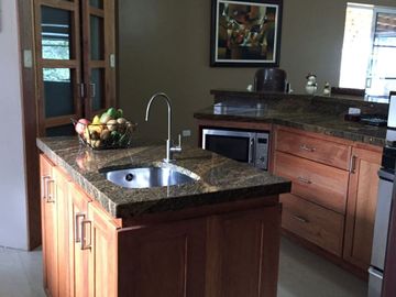 🏡VENDO HERMOSA CASA CON TERRENO 3 DORMITORIOS BARRIO LA MONTANA EN SHEL VIA PUYO BAÑOS
