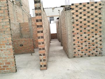Casa En Venta En Urb Los Chasquis - SMP con frente de 8ml