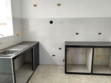 Casa En Venta En Urb Los Chasquis - SMP con frente de 8ml