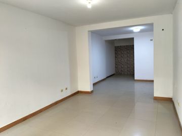 Casa En Venta En Urb Los Chasquis - SMP con frente de 8ml