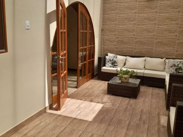 VENTA ACOGEDORA CASA SANTIAGO DE SURCO