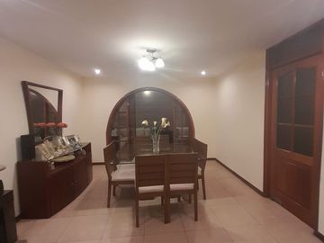 VENTA ACOGEDORA CASA SANTIAGO DE SURCO