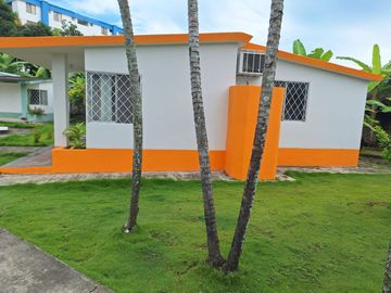 VENTA CASA EN TONSUPA ESMERALDAS, DENTRO DE CONJUNTO VACACIONAL CERCA A LA PLAYA