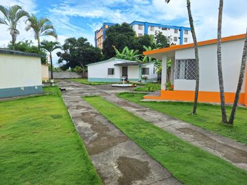 VENTA CASA EN TONSUPA ESMERALDAS, DENTRO DE CONJUNTO VACACIONAL CERCA A LA PLAYA