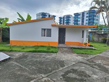 VENTA CASA EN TONSUPA ESMERALDAS, DENTRO DE CONJUNTO VACACIONAL CERCA A LA PLAYA