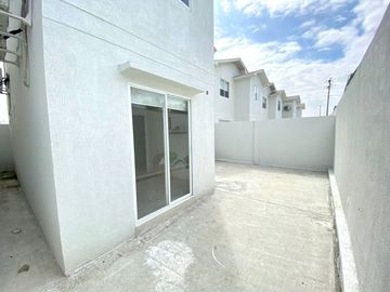 Venta de Casa Siena 4 Dorm. En Manantial de Casalaguna/Vial 1 -av. Leon F.Cordero Cerca Rioc. Dorado