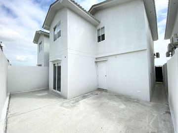 Venta de Casa Siena 4 Dorm. En Manantial de Casalaguna/Vial 1 -av. Leon F.Cordero Cerca Rioc. Dorado
