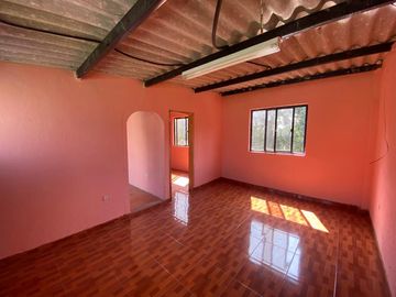Casa rentera de venta en Quito, sector de la Roldos, barrio Consejo Provincial