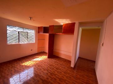 Casa rentera de venta en Quito, sector de la Roldos, barrio Consejo Provincial