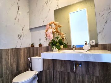 Townhouse Baru Siap Ada Kolam Renang Pribadi di Rempoa 2,5 M an
