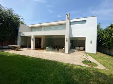 VENTA DE HERMOSA CASA EN LA PLANICIE - SEGUNDA ETAPA