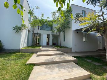 VENTA DE HERMOSA CASA EN LA PLANICIE - SEGUNDA ETAPA
