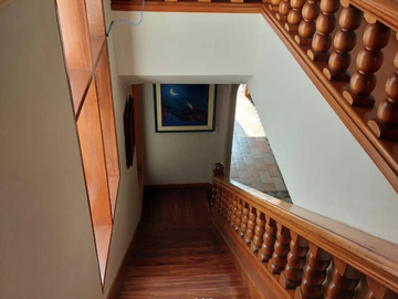 OPORTUNIDAD UNICA , BAJO DE PRECIO, GRAN OPORTUNIDAD, LINDA CASA DE DOS PISOS, MUY BIEN MANTENIDA, CERCA AL PARQUE REDUCTO Y  CENTRO DE MIRAFLORES
