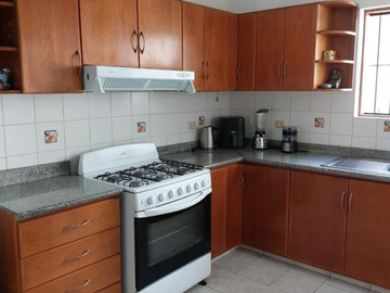 OPORTUNIDAD UNICA , BAJO DE PRECIO, GRAN OPORTUNIDAD, LINDA CASA DE DOS PISOS, MUY BIEN MANTENIDA, CERCA AL PARQUE REDUCTO Y  CENTRO DE MIRAFLORES