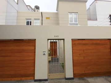 OPORTUNIDAD UNICA , BAJO DE PRECIO, GRAN OPORTUNIDAD, LINDA CASA DE DOS PISOS, MUY BIEN MANTENIDA, CERCA AL PARQUE REDUCTO Y  CENTRO DE MIRAFLORES