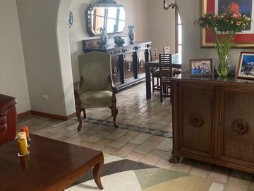 OPORTUNIDAD UNICA , BAJO DE PRECIO, GRAN OPORTUNIDAD, LINDA CASA DE DOS PISOS, MUY BIEN MANTENIDA, CERCA AL PARQUE REDUCTO Y  CENTRO DE MIRAFLORES