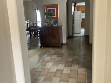 OPORTUNIDAD UNICA , BAJO DE PRECIO, GRAN OPORTUNIDAD, LINDA CASA DE DOS PISOS, MUY BIEN MANTENIDA, CERCA AL PARQUE REDUCTO Y  CENTRO DE MIRAFLORES