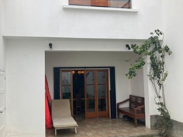 OPORTUNIDAD UNICA , BAJO DE PRECIO, GRAN OPORTUNIDAD, LINDA CASA DE DOS PISOS, MUY BIEN MANTENIDA, CERCA AL PARQUE REDUCTO Y  CENTRO DE MIRAFLORES