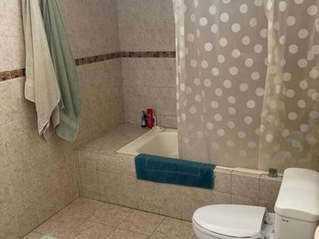 OPORTUNIDAD UNICA , BAJO DE PRECIO, GRAN OPORTUNIDAD, LINDA CASA DE DOS PISOS, MUY BIEN MANTENIDA, CERCA AL PARQUE REDUCTO Y  CENTRO DE MIRAFLORES