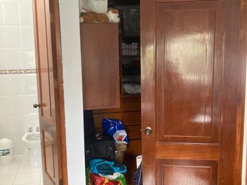 OPORTUNIDAD UNICA , BAJO DE PRECIO, GRAN OPORTUNIDAD, LINDA CASA DE DOS PISOS, MUY BIEN MANTENIDA, CERCA AL PARQUE REDUCTO Y  CENTRO DE MIRAFLORES