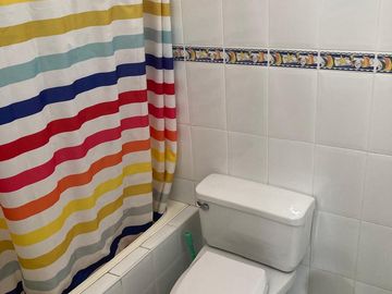 OPORTUNIDAD UNICA , BAJO DE PRECIO, GRAN OPORTUNIDAD, LINDA CASA DE DOS PISOS, MUY BIEN MANTENIDA, CERCA AL PARQUE REDUCTO Y  CENTRO DE MIRAFLORES