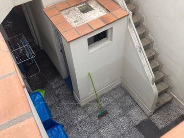 OPORTUNIDAD UNICA , BAJO DE PRECIO, GRAN OPORTUNIDAD, LINDA CASA DE DOS PISOS, MUY BIEN MANTENIDA, CERCA AL PARQUE REDUCTO Y  CENTRO DE MIRAFLORES