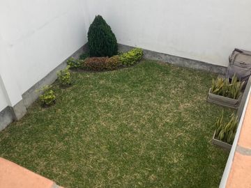 OPORTUNIDAD UNICA , BAJO DE PRECIO, GRAN OPORTUNIDAD, LINDA CASA DE DOS PISOS, MUY BIEN MANTENIDA, CERCA AL PARQUE REDUCTO Y  CENTRO DE MIRAFLORES