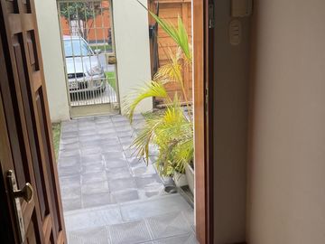 OPORTUNIDAD UNICA , BAJO DE PRECIO, GRAN OPORTUNIDAD, LINDA CASA DE DOS PISOS, MUY BIEN MANTENIDA, CERCA AL PARQUE REDUCTO Y  CENTRO DE MIRAFLORES